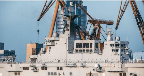 国产两栖攻击舰评测视频,性能卓越，未来战舰新篇章